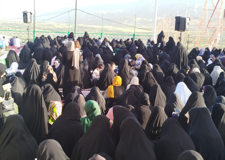برگزاری دعای پرفیض عرفه در جوار شهدای گمنام