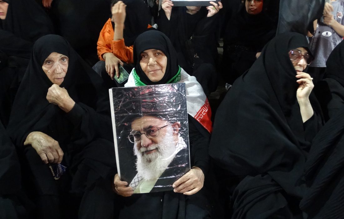 مراسم بزرگداشت رهبر شهید برگزار شد