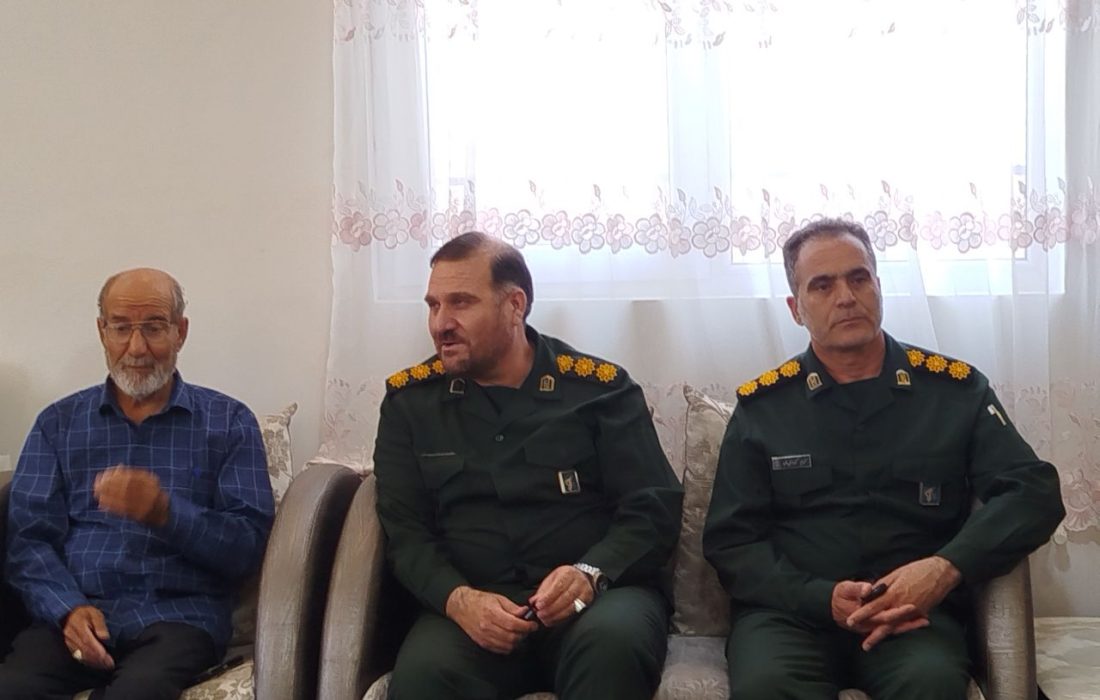 خون شهدا انقلاب را آبیاری کرد