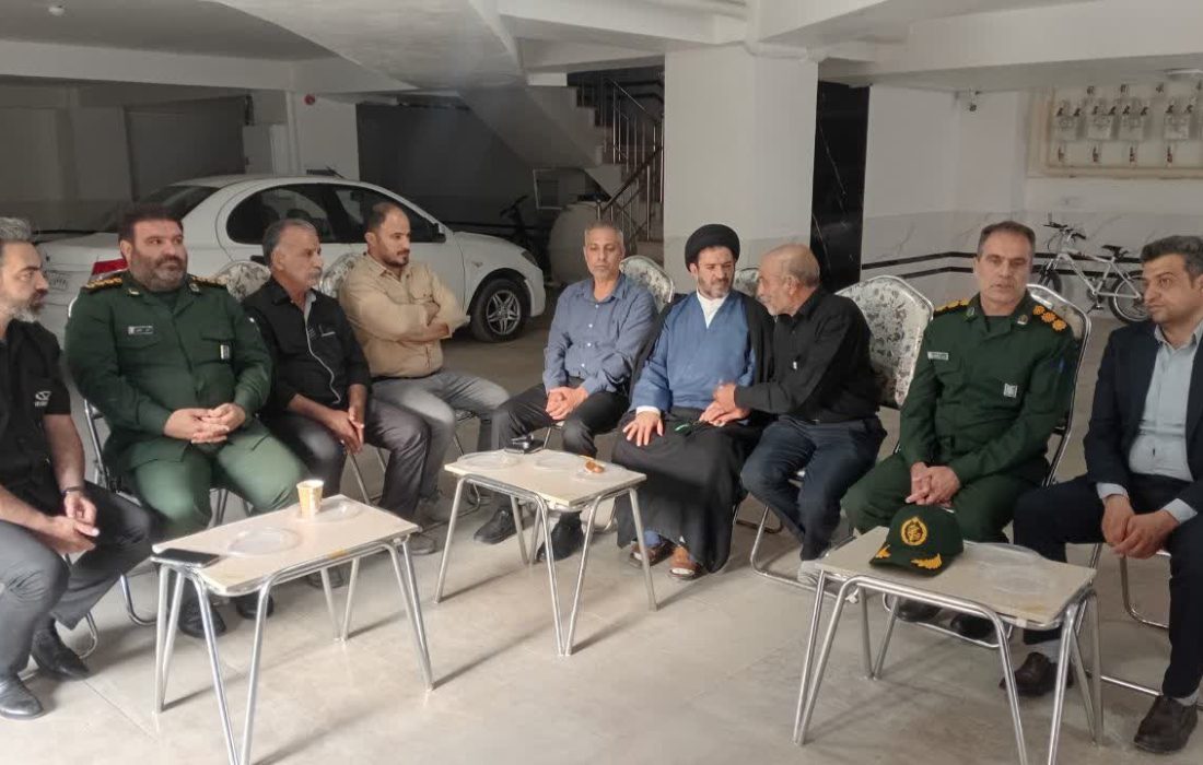 حضور فرمانده سپاه ناحیه بروجرد در منزل شهید عزیزی