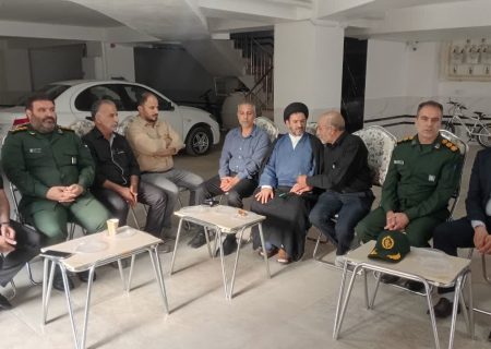 حضور فرمانده سپاه ناحیه بروجرد در منزل شهید عزیزی