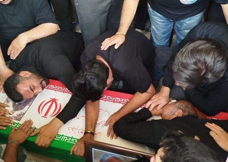 پیکر شهید مدافع امنیت امین عزیزی در بروجرد به خاک سپرده شد