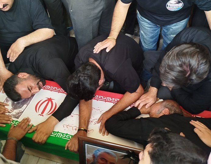 پیکر شهید مدافع امنیت امین عزیزی در بروجرد به خاک سپرده شد