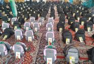 توزیع پک‌های لوازم‌التحریر بین نیازمندان