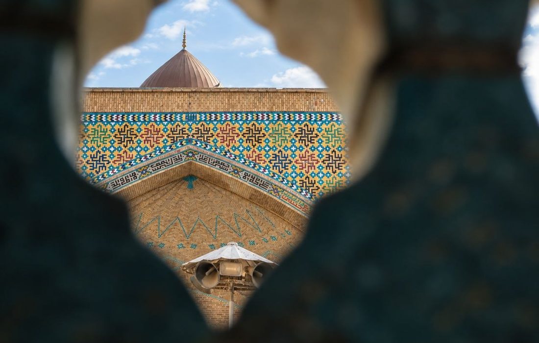 دنیای آرام کاشی و خشت در مسجد امام